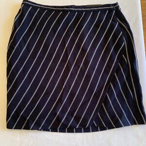 Banana Republic Navy and White Skirt Size 6 NWT